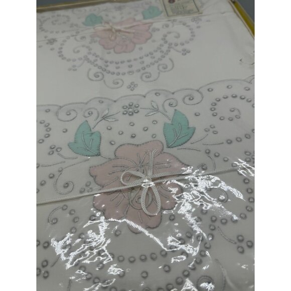 Vtg BLI Cotton Embroider Tablecloth Floral Pattern Original Box Portugal READ - Picture 2 of 8